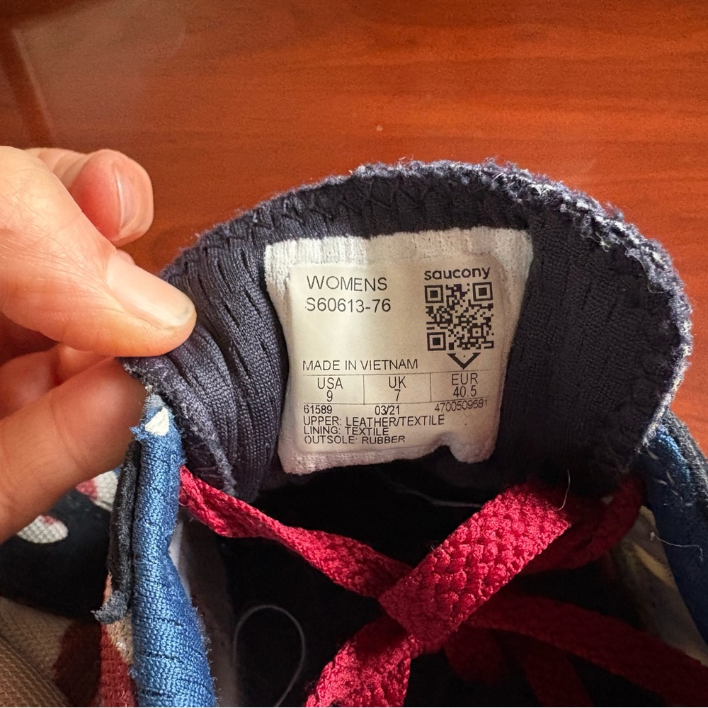 Saucony women’s sneakers - Red, white and navy. - Picture 7 of 7